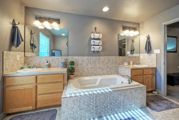 $369,000 | 1265 East Independence Street, Giddings, TX 78942