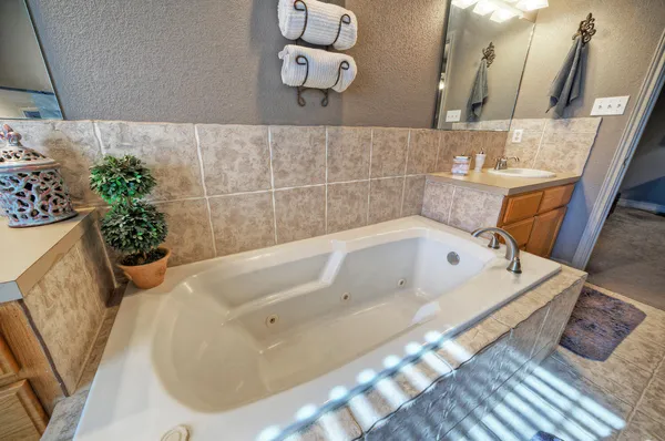 $369,000 | 1265 East Independence Street, Giddings, TX 78942