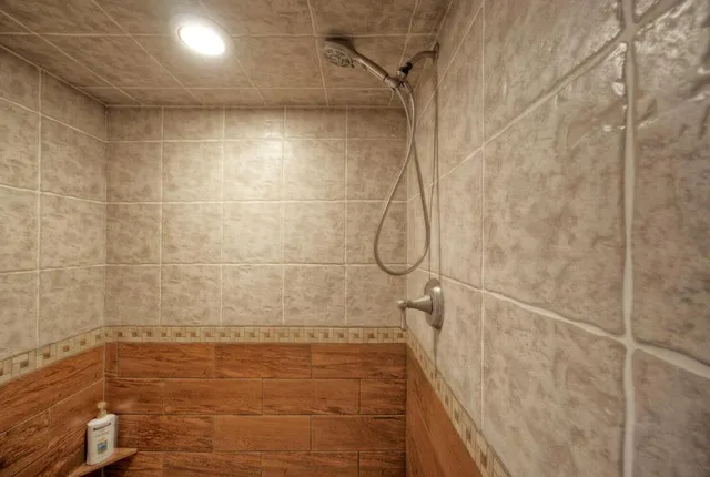 $399,000 | 1265 East Independence Street, Giddings, TX 78942