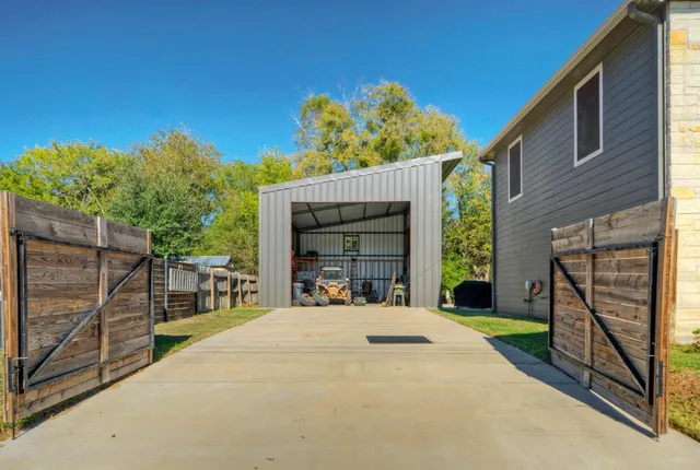 $399,000 | 1265 East Independence Street, Giddings, TX 78942