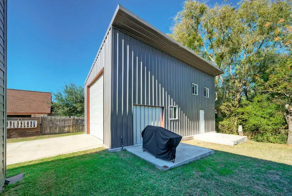 $369,000 | 1265 East Independence Street, Giddings, TX 78942