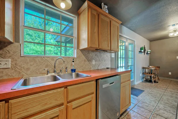 $369,000 | 1265 East Independence Street, Giddings, TX 78942