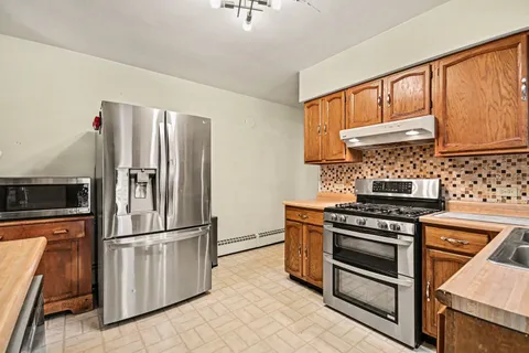 $499,995 | 8901 Elm Avenue, Burr Ridge, IL 60527