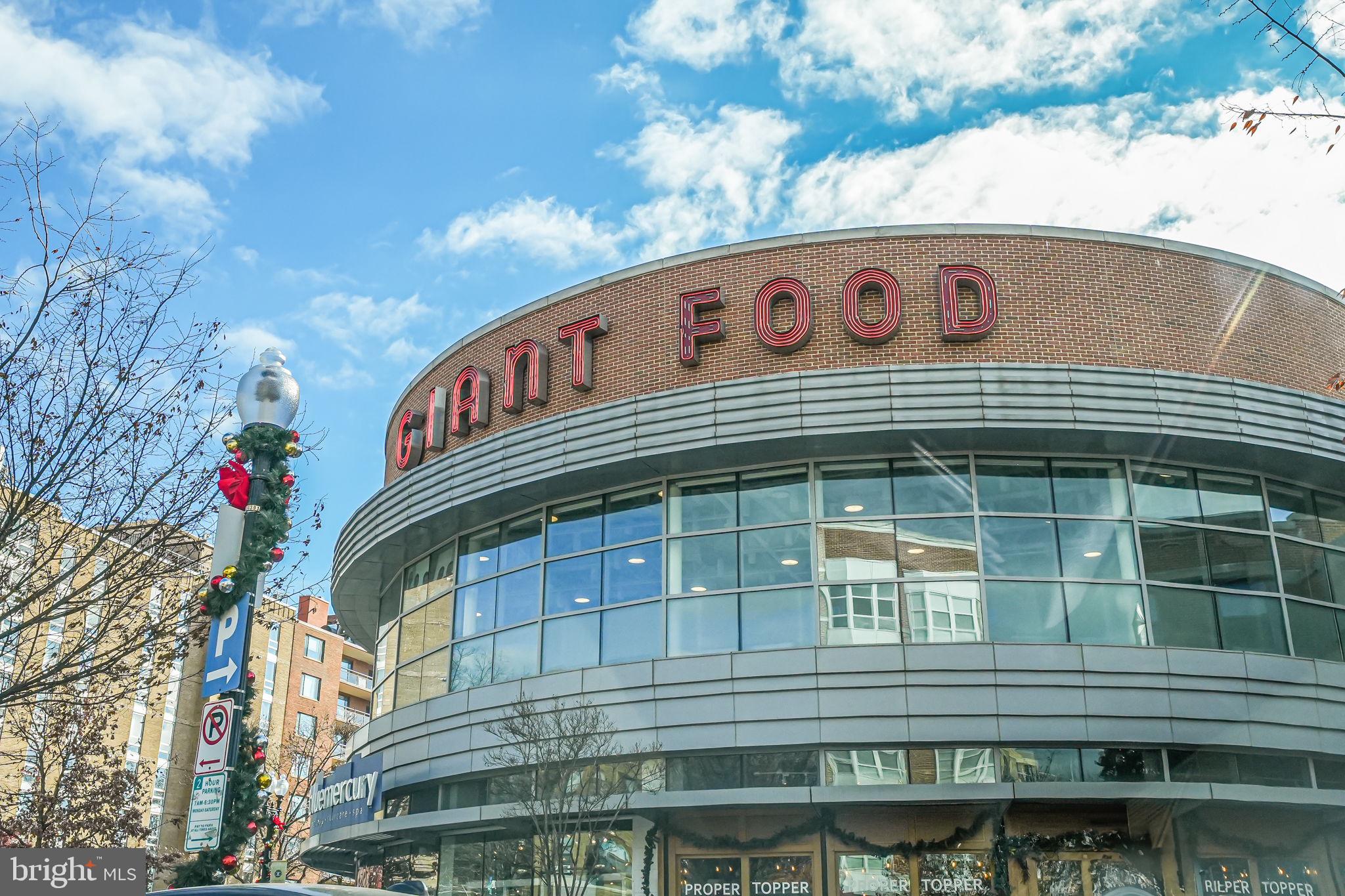 4000 Tunlaw Road Northwest, Unit 811 Washington, DC 20007 - Photo 48 of 51 a front view of a building