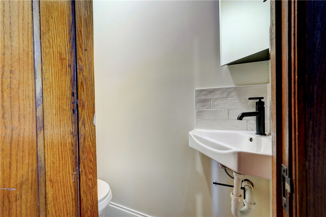 136 Asbury Street Rochester, NY 14620 - Photo 25 of 47