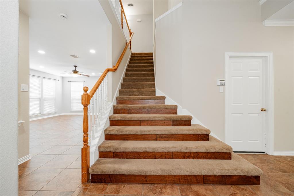 1805 Sumac Drive Flower Mound, TX 75028 - Photo 20 of 40 a view of entryway