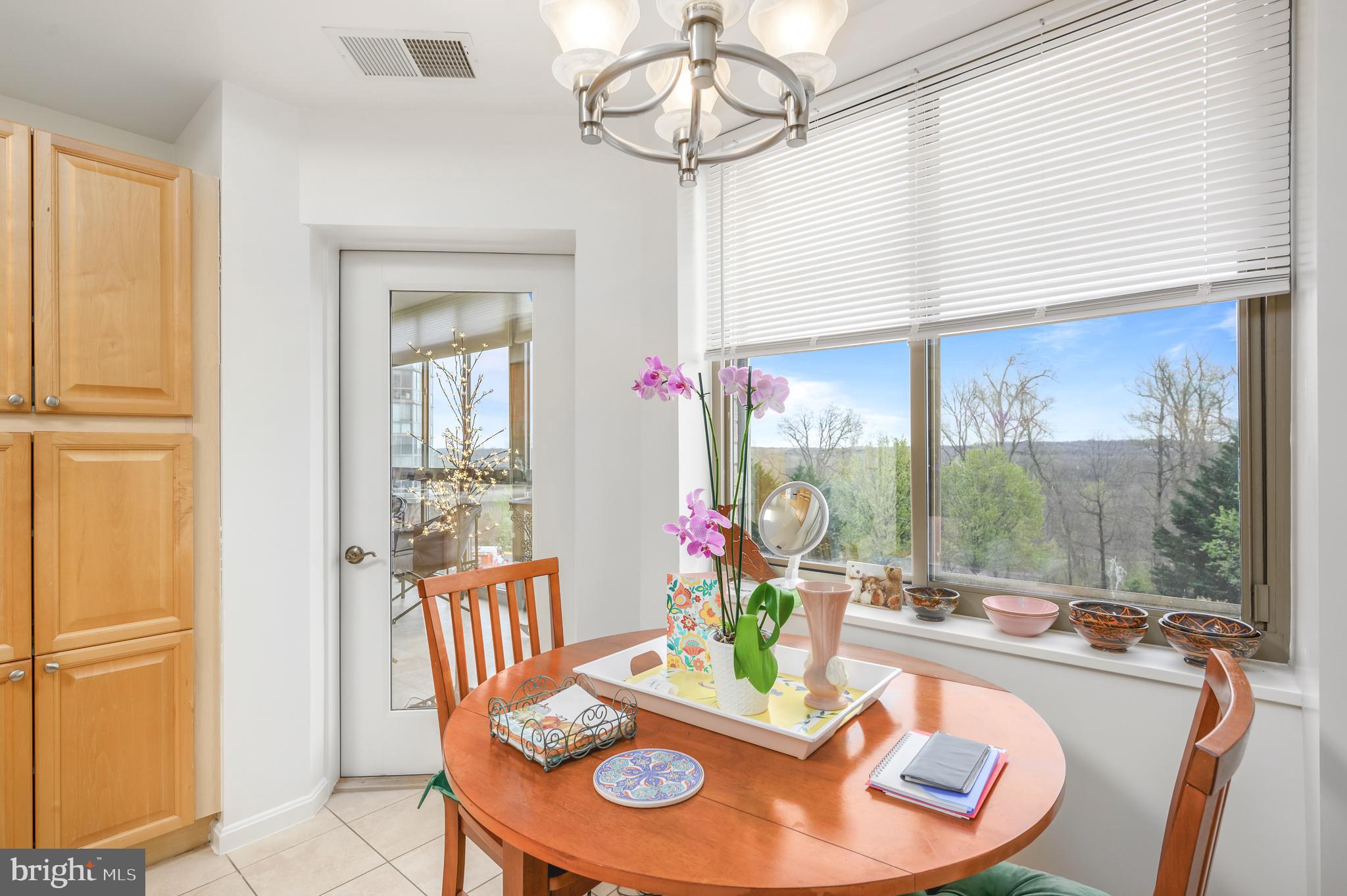 19355 Cypress Ridge Terrace, Unit 212 Leesburg, VA 20176 - Photo 1 of 26 Eat in kitchen