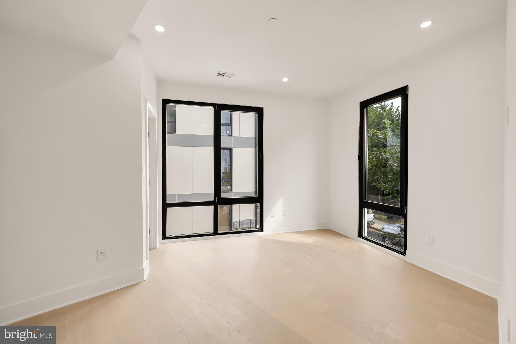 1850 Capitol Avenue Northeast Washington, DC 20002 - Photo 14 of 39 an empty room with windows and closet