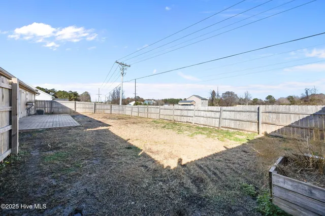 $240,000 | 100 Foxtrail Drive, Hubert, NC 28539