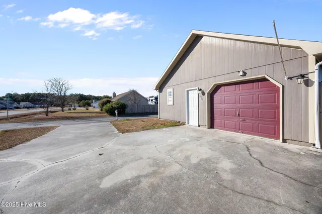 $240,000 | 100 Foxtrail Drive, Hubert, NC 28539