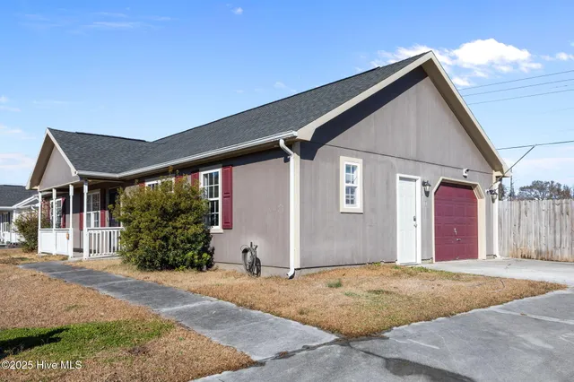 $240,000 | 100 Foxtrail Drive, Hubert, NC 28539