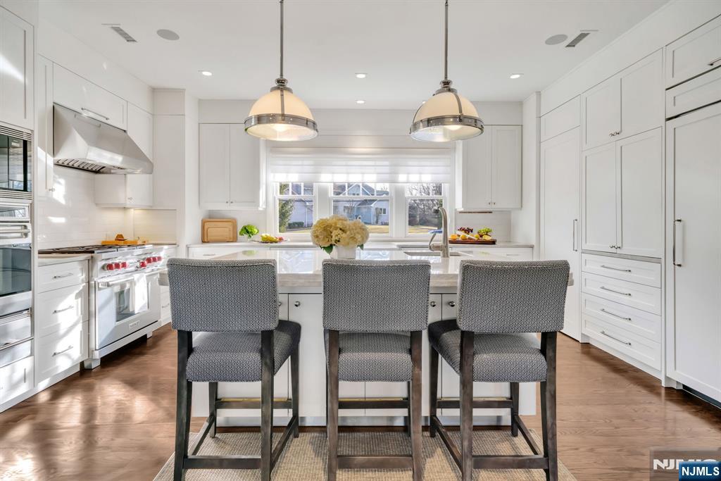 187 Buckingham Road Tenafly, NJ 07670 - Photo 20 of 50 a dining area with furniture and window