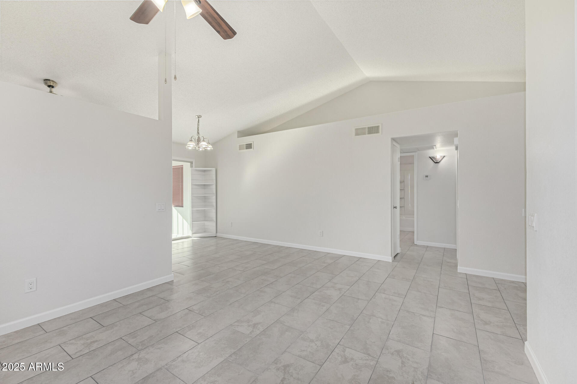 1813 East Grandview Road Phoenix, AZ 85022 - Photo 7 of 26 07-Grandview