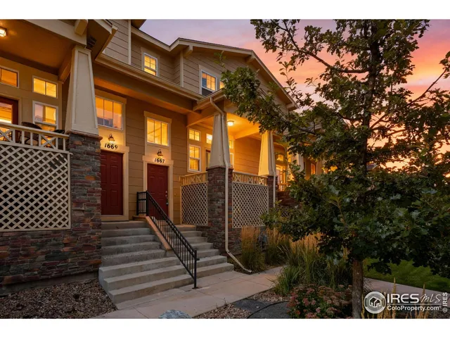 a view of outdoor space deck and backyard