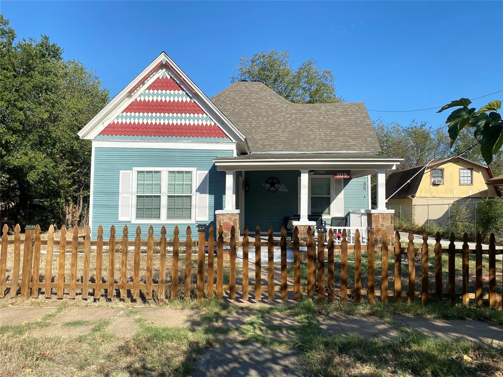 809 Southwest 5th Avenue Mineral Wells, TX 76067 - Photo 1 of 1 a front view of a house
