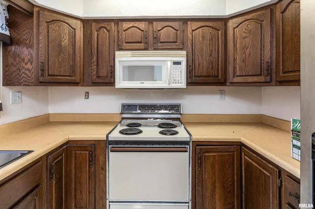 $139,900 | 516 South Safford Street, Christopher, IL 62822