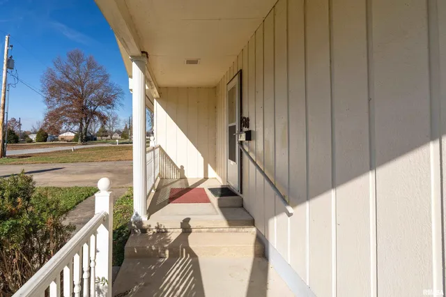 $139,900 | 516 South Safford Street, Christopher, IL 62822