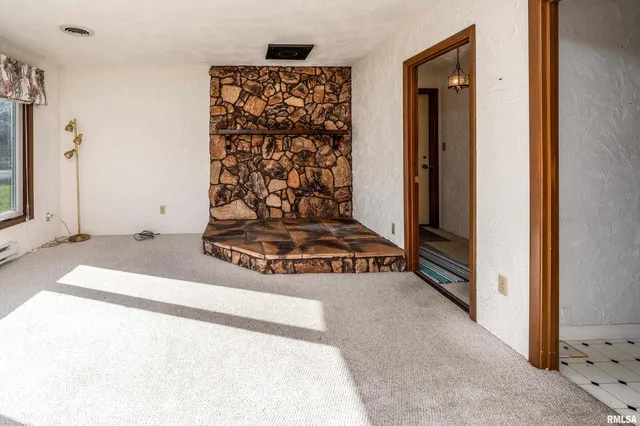 $139,900 | 516 South Safford Street, Christopher, IL 62822