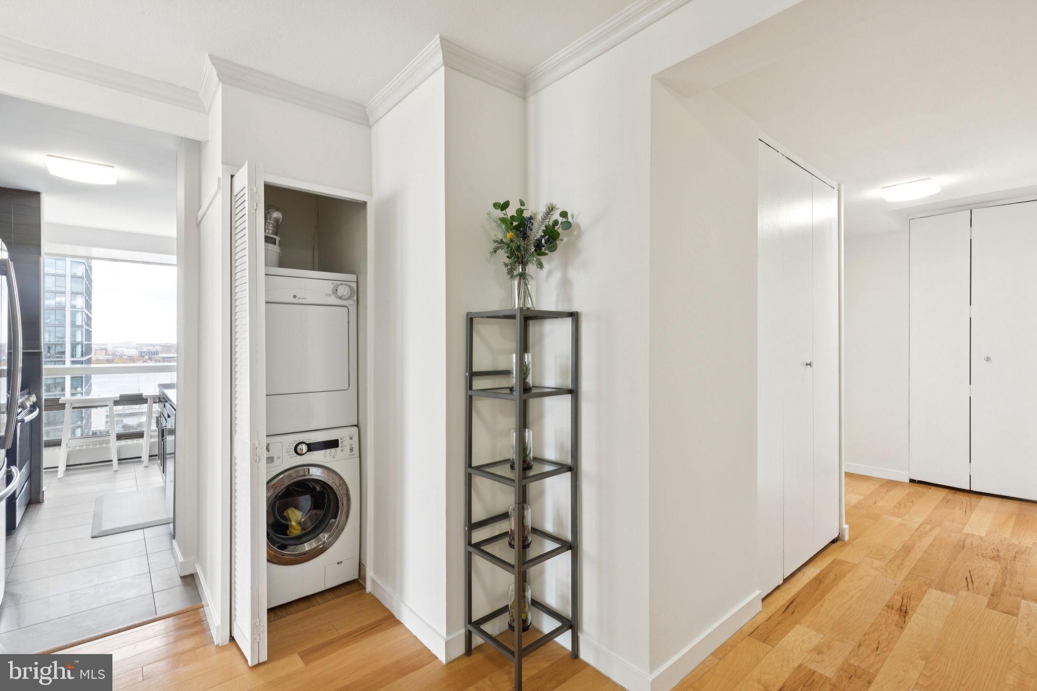 210 Locust Street, Unit 15AW Philadelphia, PA 19106 - Photo 12 of 27