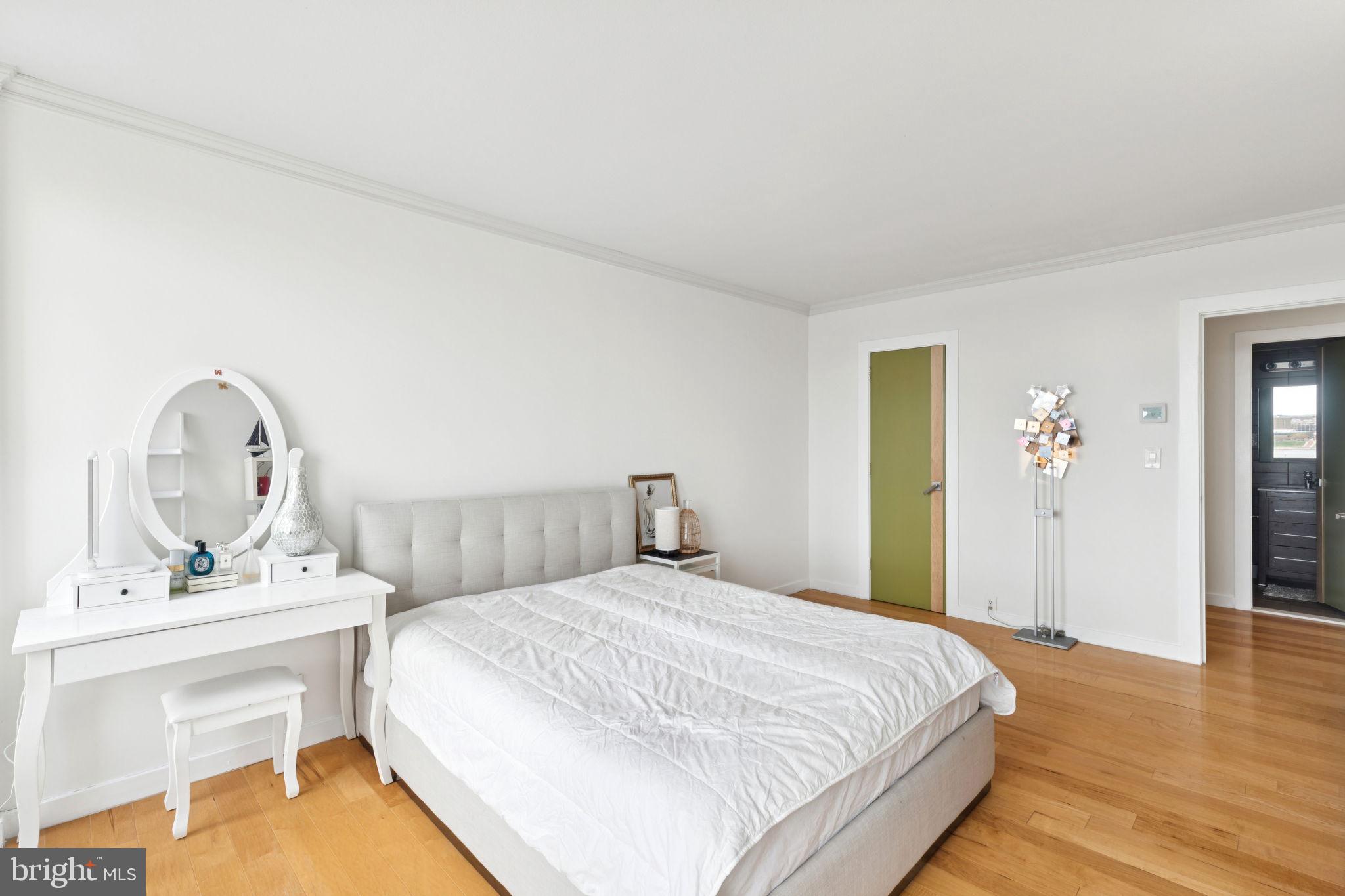 210 Locust Street, Unit 15AW Philadelphia, PA 19106 - Photo 14 of 27