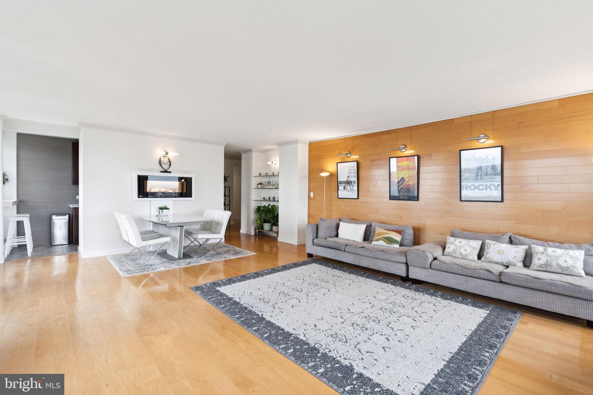 210 Locust Street, Unit 15AW Philadelphia, PA 19106 - Photo 5 of 27