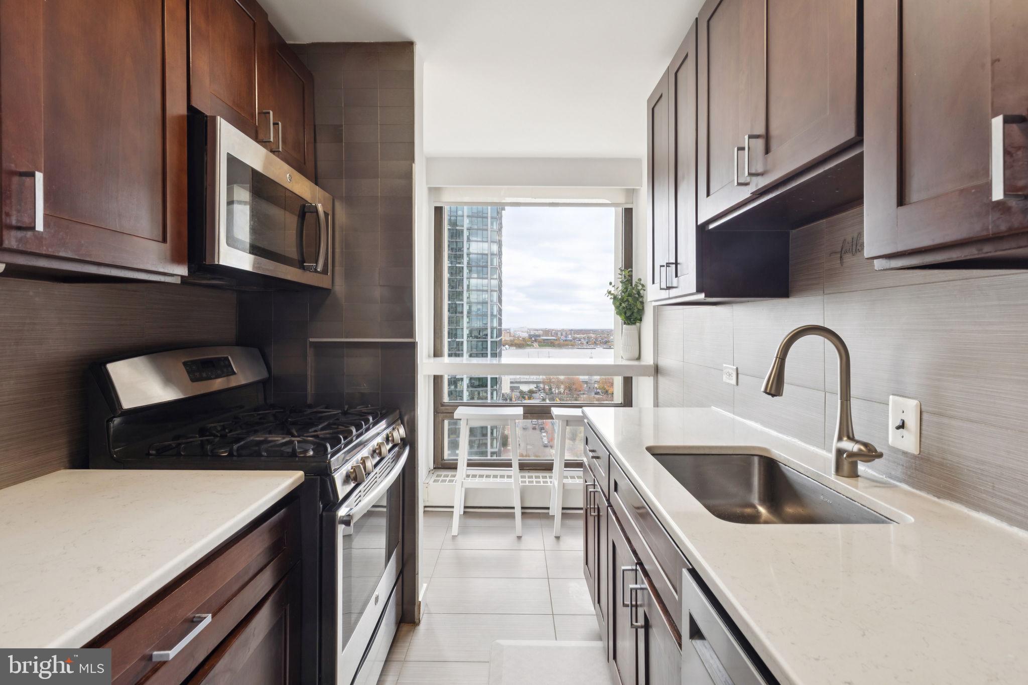 210 Locust Street, Unit 15AW Philadelphia, PA 19106 - Photo 8 of 27