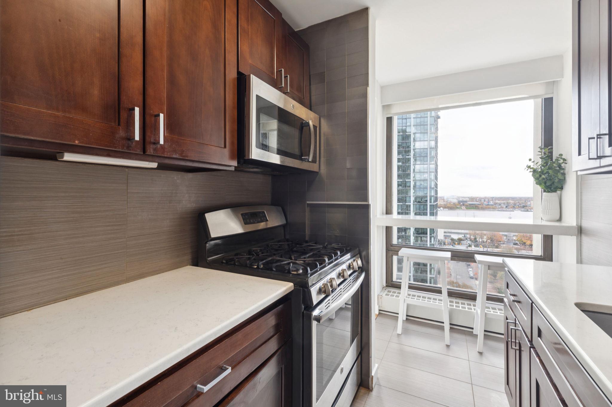 210 Locust Street, Unit 15AW Philadelphia, PA 19106 - Photo 9 of 27