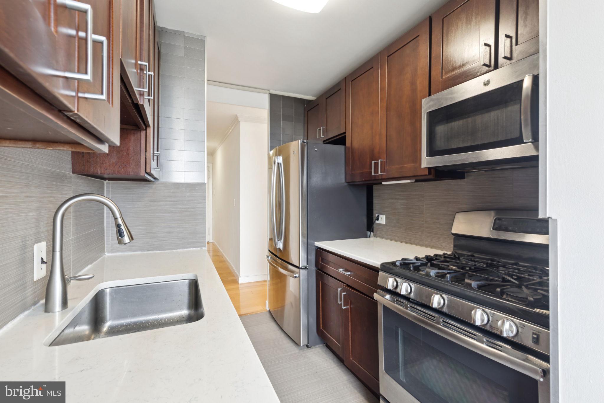 210 Locust Street, Unit 15AW Philadelphia, PA 19106 - Photo 10 of 27