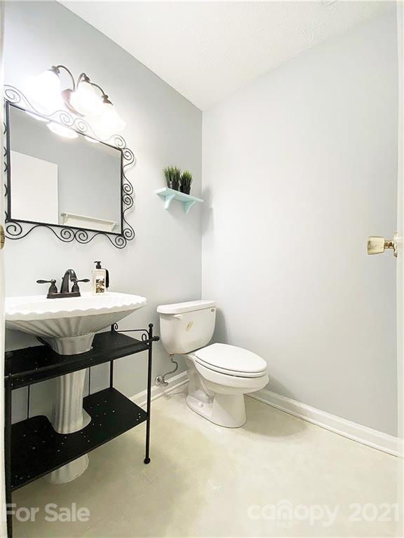 2606 Park Road Charlotte, NC 28209 - Photo 12 of 16 a bathroom with a toilet a sink and mirror