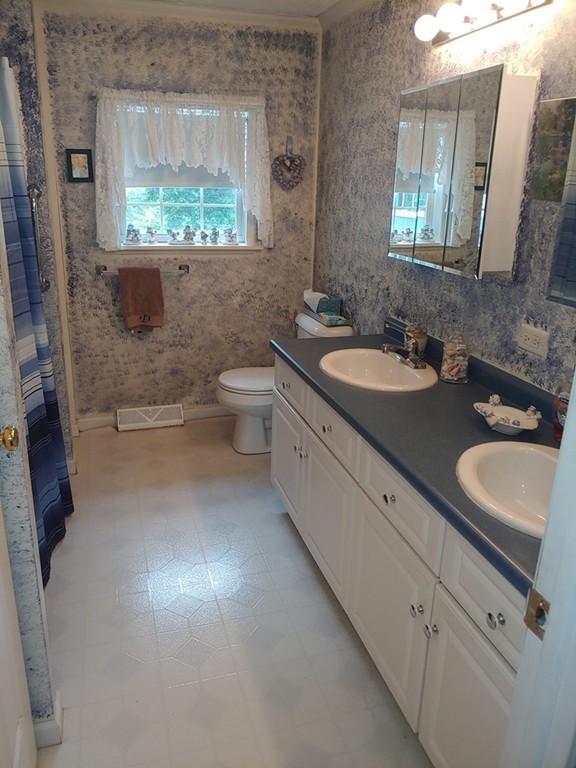 283 Boston Post Road East Marlborough, MA 01752 - Photo 16 of 20 Gallery Image 16