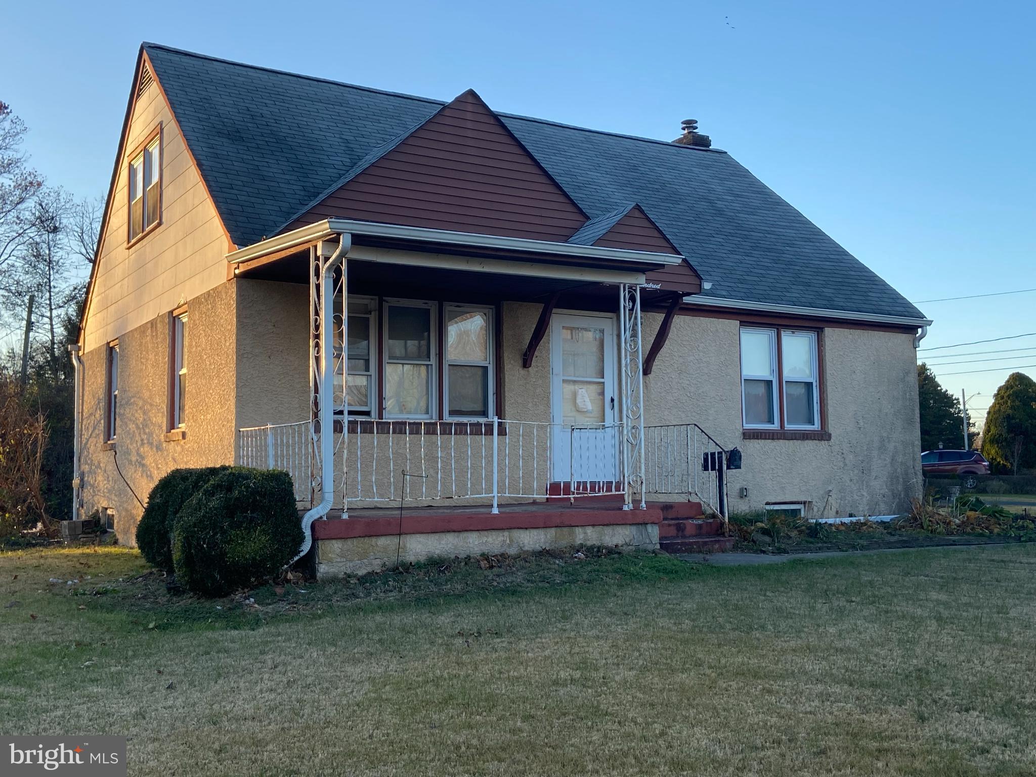 800 Kenyon Lane Newark, DE 19711 - Photo 2 of 16 Charming home with inviting porch appeal.