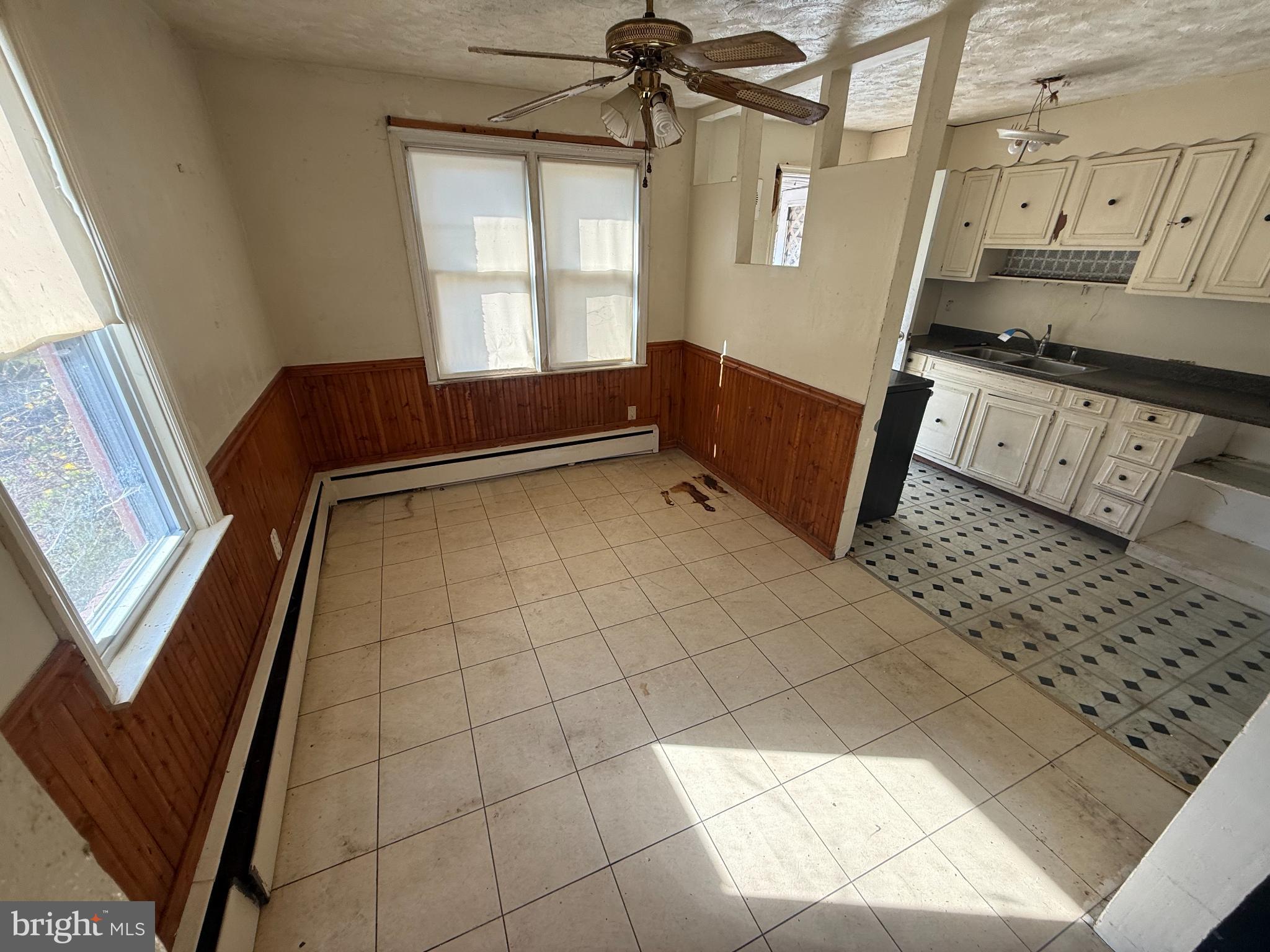 800 Kenyon Lane Newark, DE 19711 - Photo 8 of 16 Spacious room with natural light and charm.