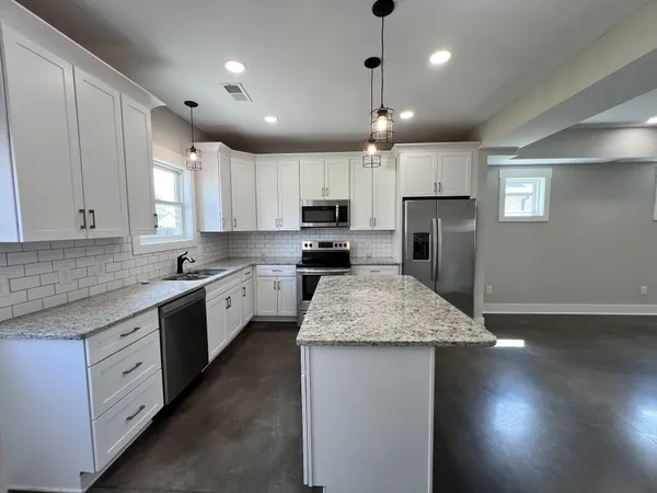 $1,999 | 101 Portland Boulevard, Portland, TN 37148