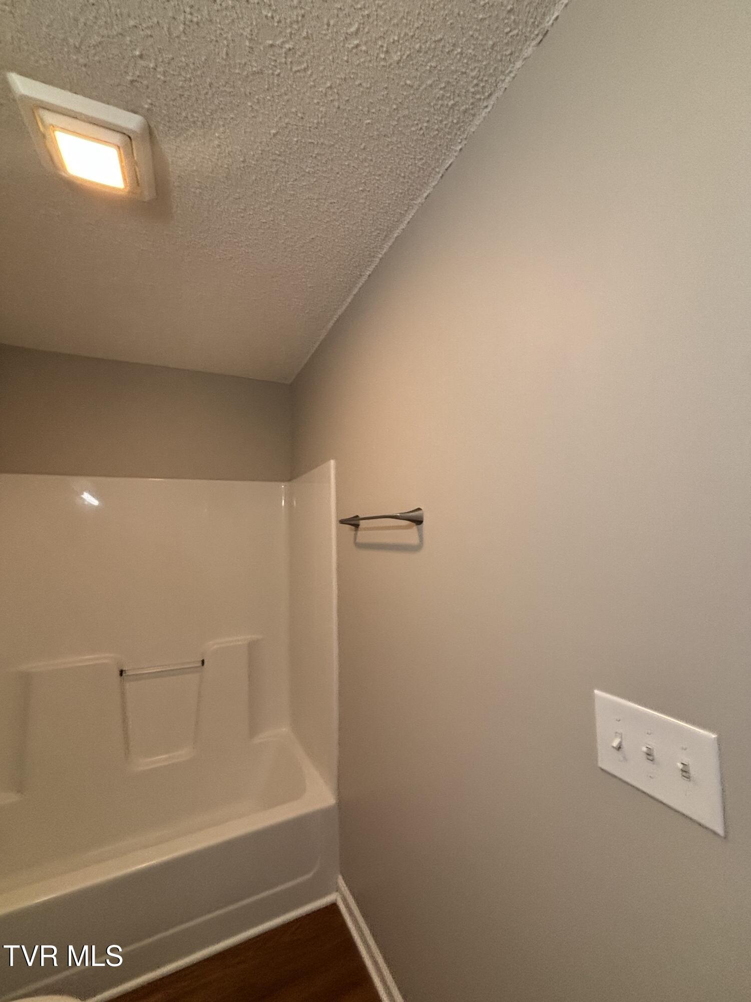 2822 Plymouth Road, Unit 2 Johnson City, TN 37601 - Photo 20 of 27 IMG_2369
