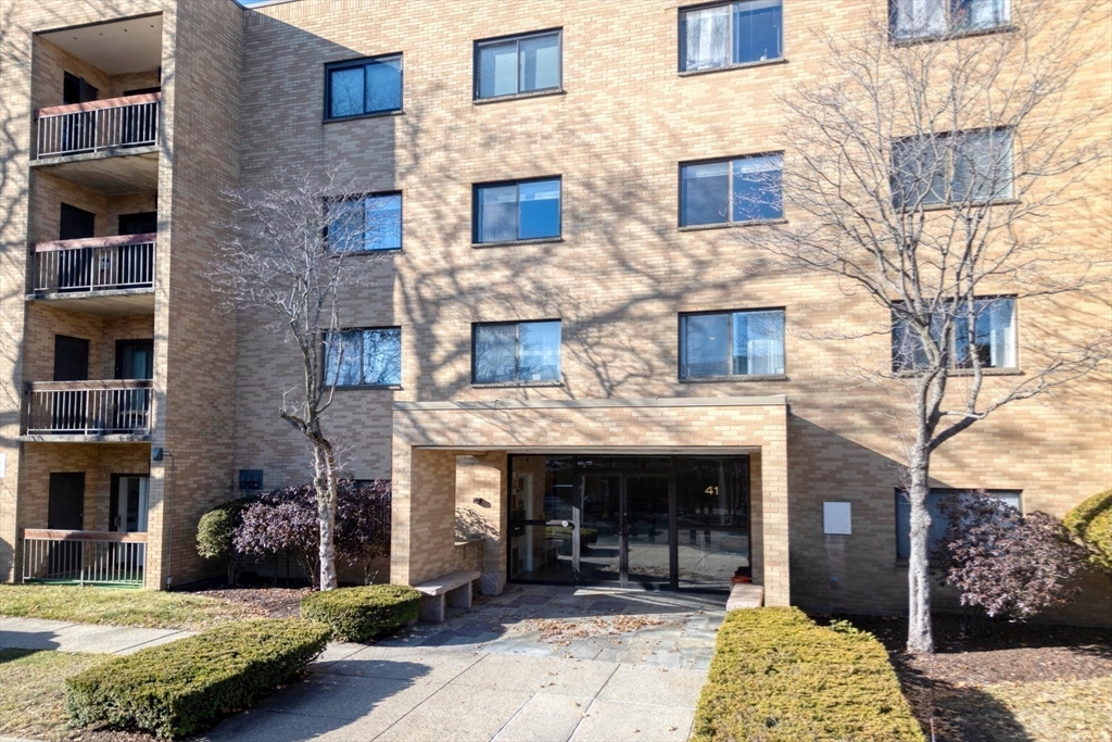 41 Centre Street, Unit 403 Brookline, MA 02446 - Photo 21 of 21