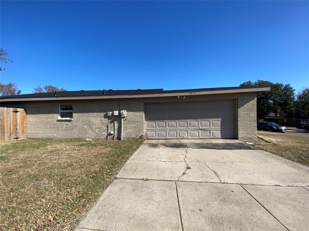 6928 Alexandria Court Fort Worth, TX 76133 - Photo 3 of 28 a view of a house with a outdoor space