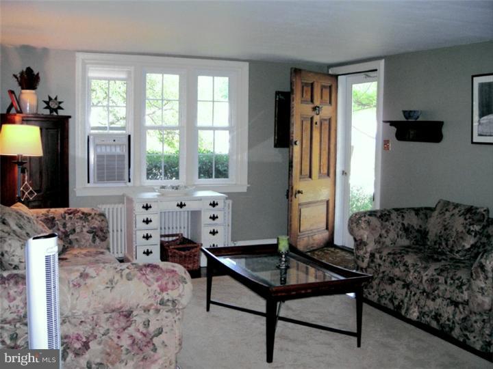 729 Fern Road Glenside, PA 19038 - Photo 4 of 25 Living Room