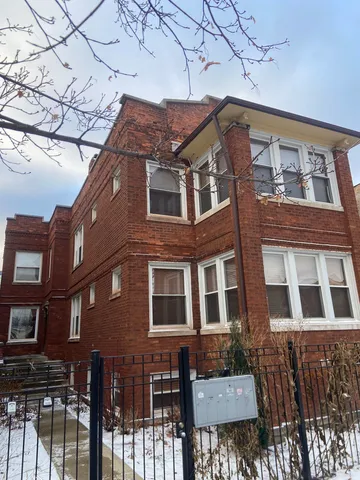 $1,700 | 2734 North Campbell Avenue, Unit 2R, Chicago, IL 60647