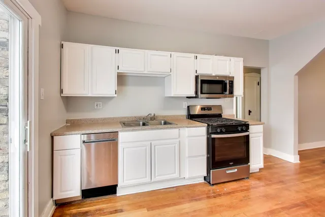 $1,700 | 2734 North Campbell Avenue, Unit 2R, Chicago, IL 60647