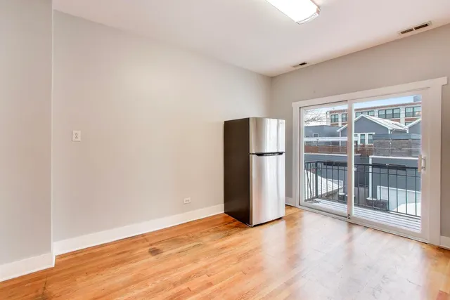 $1,700 | 2734 North Campbell Avenue, Unit 2R, Chicago, IL 60647