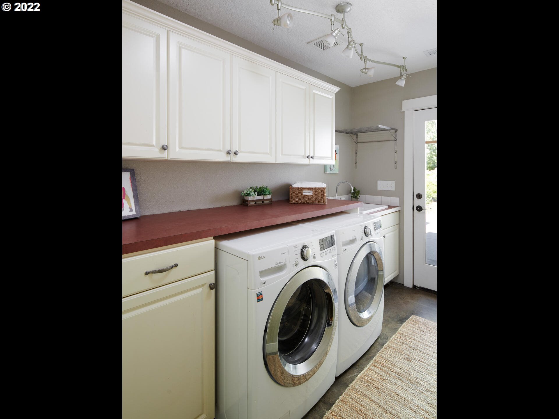 4825 Southwest Evans Street Portland, OR 97219 - Photo 17 of 32 a utility room with dryer and washer