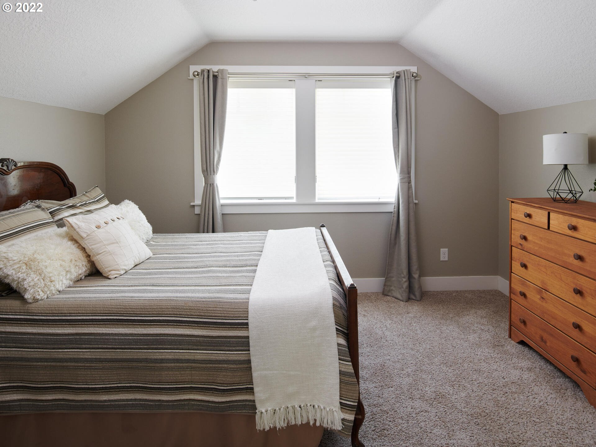 4825 Southwest Evans Street Portland, OR 97219 - Photo 20 of 32 a bedroom with a bed and a window