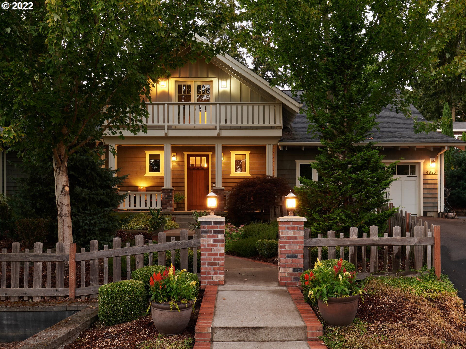 4825 Southwest Evans Street Portland, OR 97219 - Photo 4 of 32 a front view of a house
