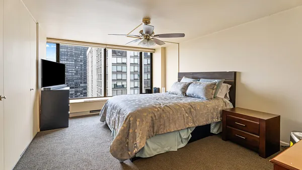 $199,900 | 5455 North Sheridan Road, Unit 3306, Chicago, IL 60640
