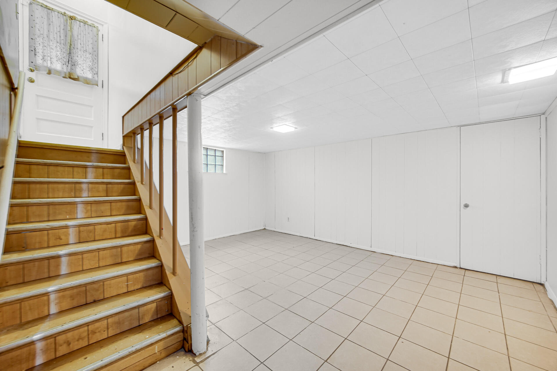 4641 Delaware Street Gary, IN 46409 - Photo 17 of 22 a view of an entryway