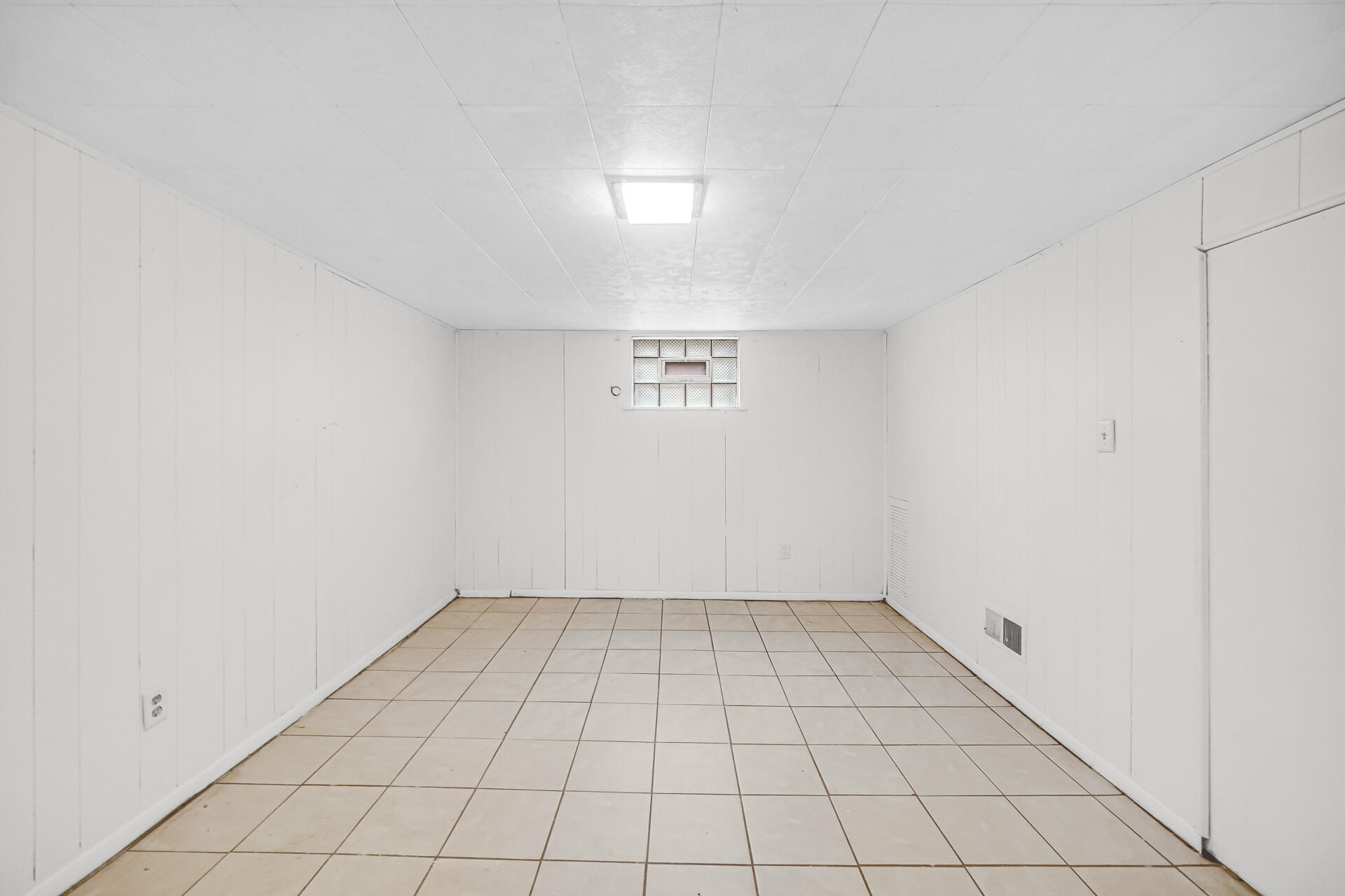 4641 Delaware Street Gary, IN 46409 - Photo 18 of 22 a view of an empty room