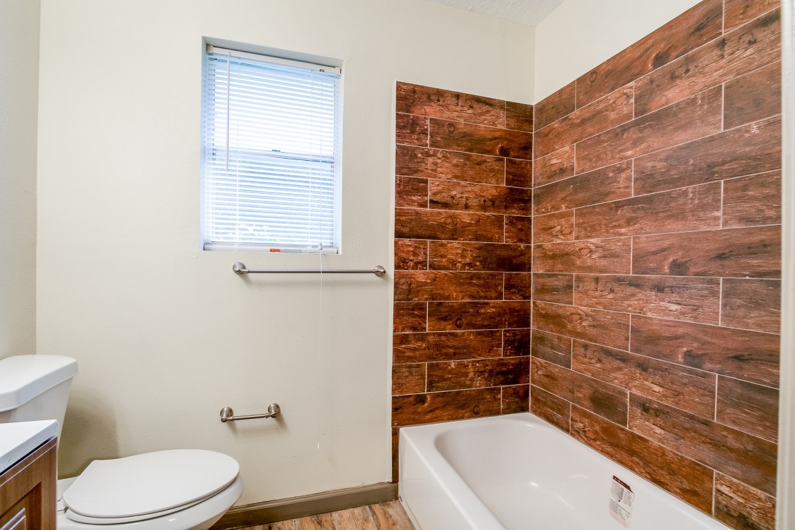 24615 Wilderness Road Spring, TX 77380 - Photo 33 of 34 a bathroom with a toilet a sink and bath tub