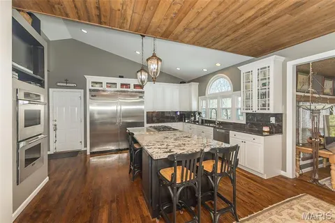 $1,265,000 | 2029 Brook Hill Lane, Chesterfield, MO 63017