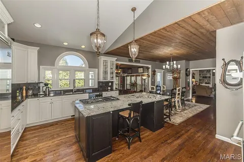 $1,265,000 | 2029 Brook Hill Lane, Chesterfield, MO 63017