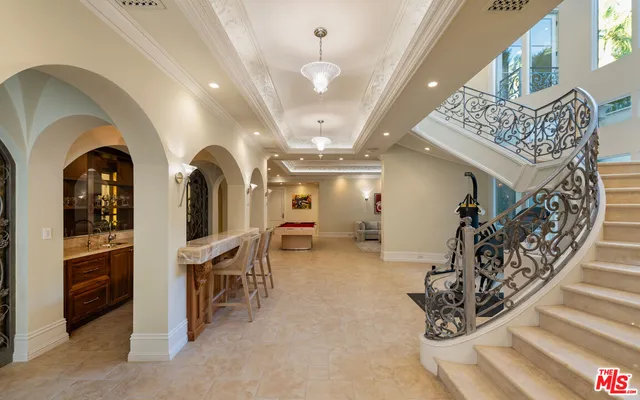 $75,000 | 718 North Rodeo Drive, Beverly Hills, CA 90210